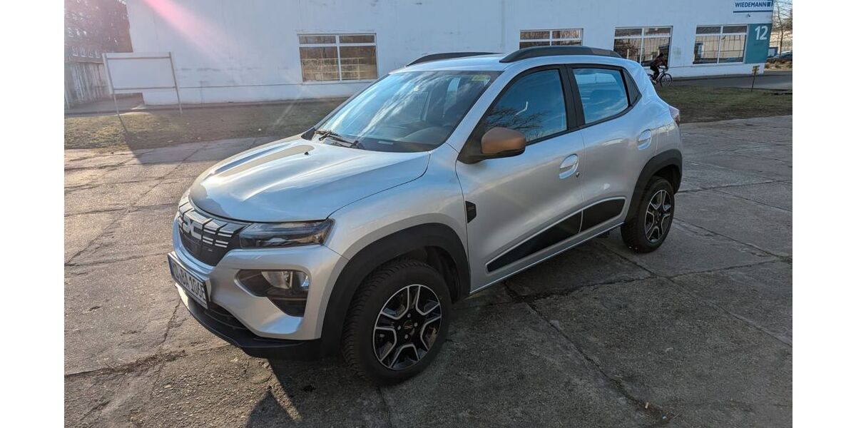 Dacia Spring 4.500 km 11.950 &euro; Magdeburg 39112