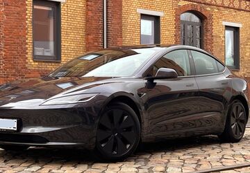 Tesla Model 3 49.995 km 38.980 &euro; Magdeburg 39130