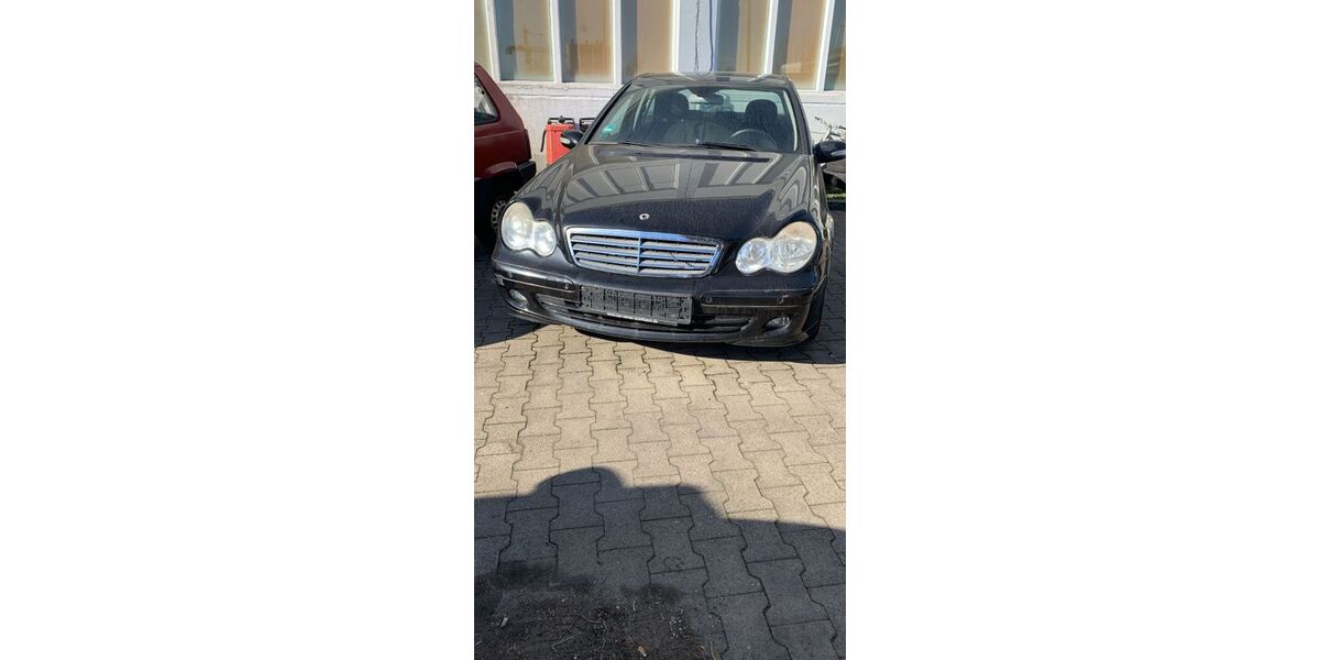Mercedes-Benz 220 160.000 km 4.099 &euro; Magdeburg 39128