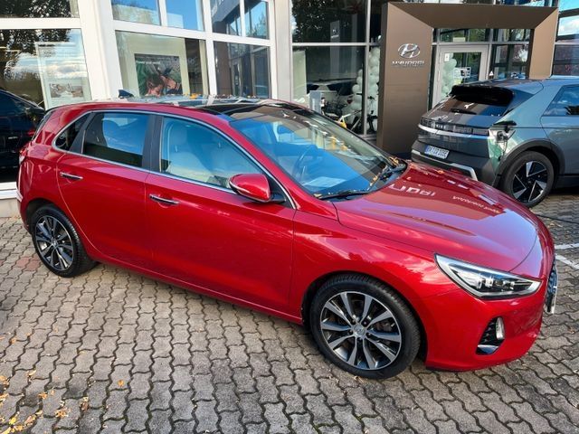 Hyundai i30 102.300 km 14.125 &euro; Magdeburg 39116