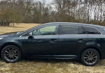 Toyota Avensis 99.000 km 14.700 &euro; Egeln 39435